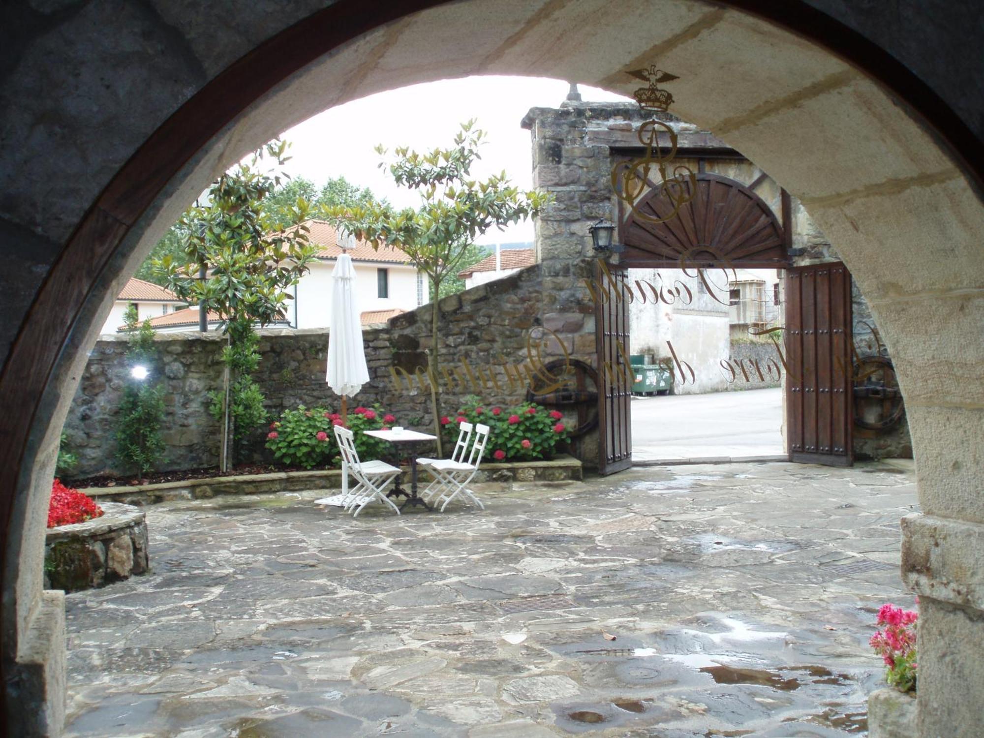 Posada La Torre De La Quintana Liendo Eksteriør billede