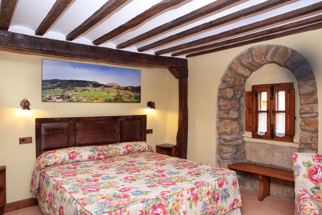 Posada La Torre De La Quintana Liendo Eksteriør billede