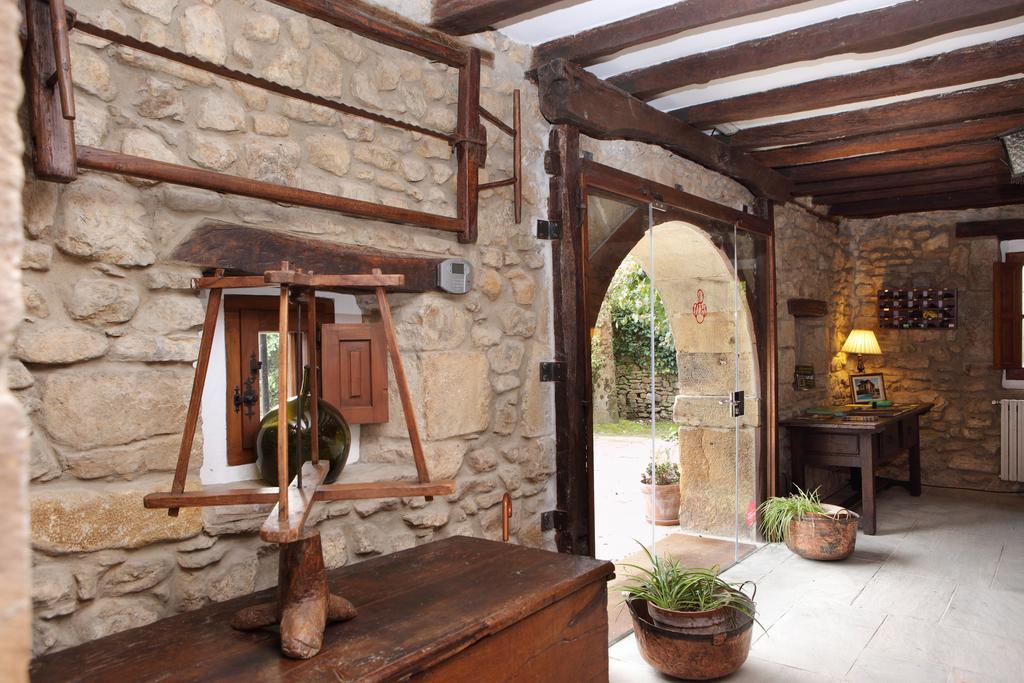 Posada La Torre De La Quintana Liendo Eksteriør billede